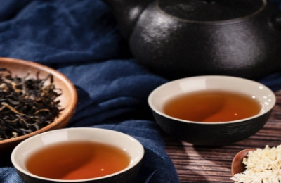 喝茶水和喝白开水哪个更健康？喝茶水什么时候喝最好？